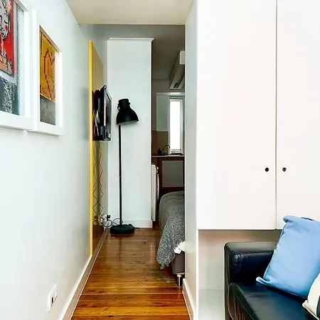 Modern Close To Timeout Market * Lissabon