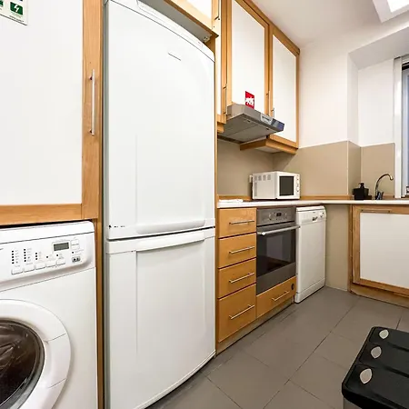 Modern Close To Timeout Market Lissabon