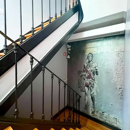 아파트 Modern Close To Timeout Market