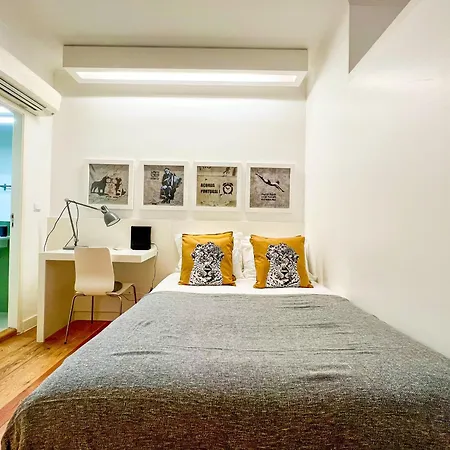 Modern Close To Timeout Market Лиссабон